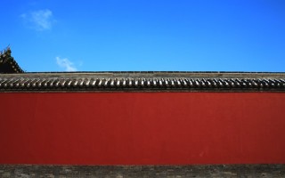 千里姻缘一线牵月老下凡，命里有的，绕十万八千里也会来